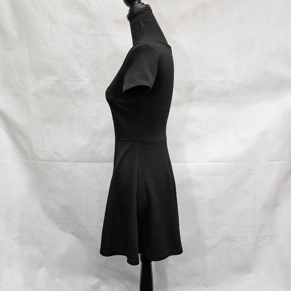 Forever 21 Textured Pull On Black Fit and Flare Mini Dress Size S - Picture 2 of 7